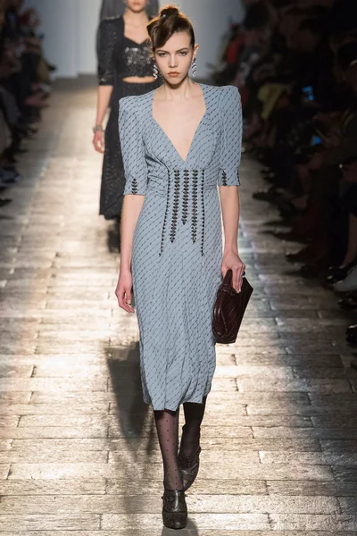 Look 54